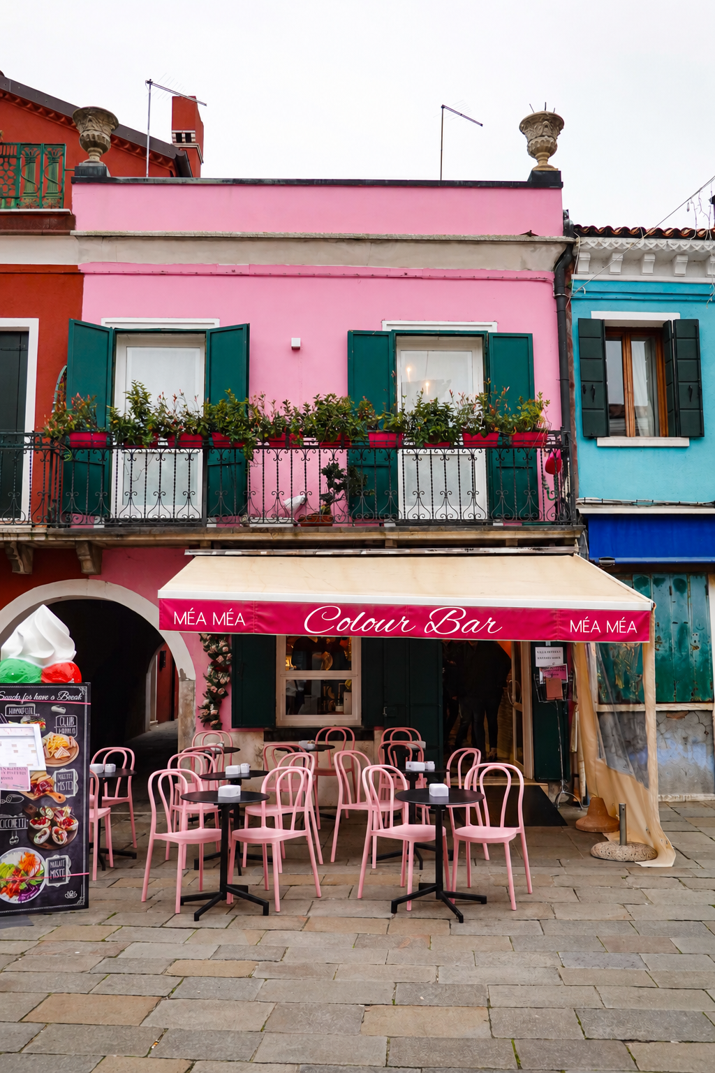 THE COLOUR BAR